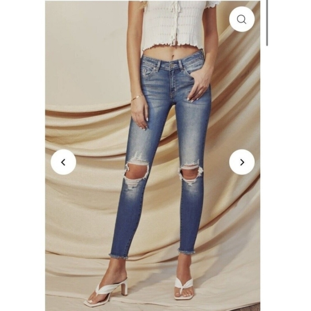 KanCan Mid Rise Distressed Skinny Jeans Size 5 / 26